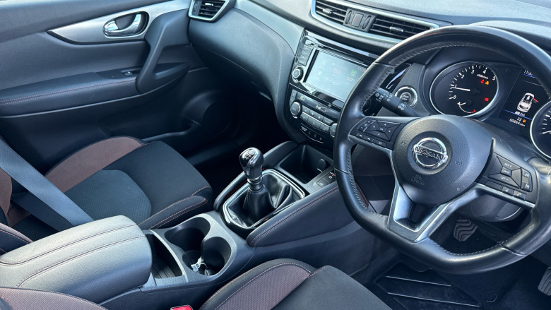 Nissan Qashqai 1.3 DiG-T N-Motion 5dr Petrol Hatchback